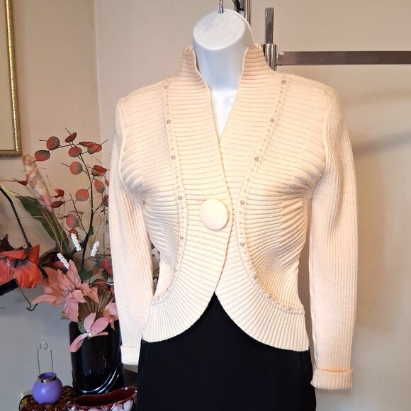 NWT Woman's Yellow One Button Knit Shrug Open Front Cardigan Lightweight Sweater - Picture 2 of 9